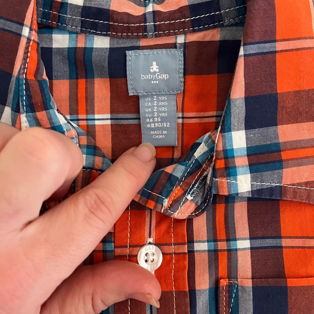 Baby Gap Button down - Picture 2 of 4